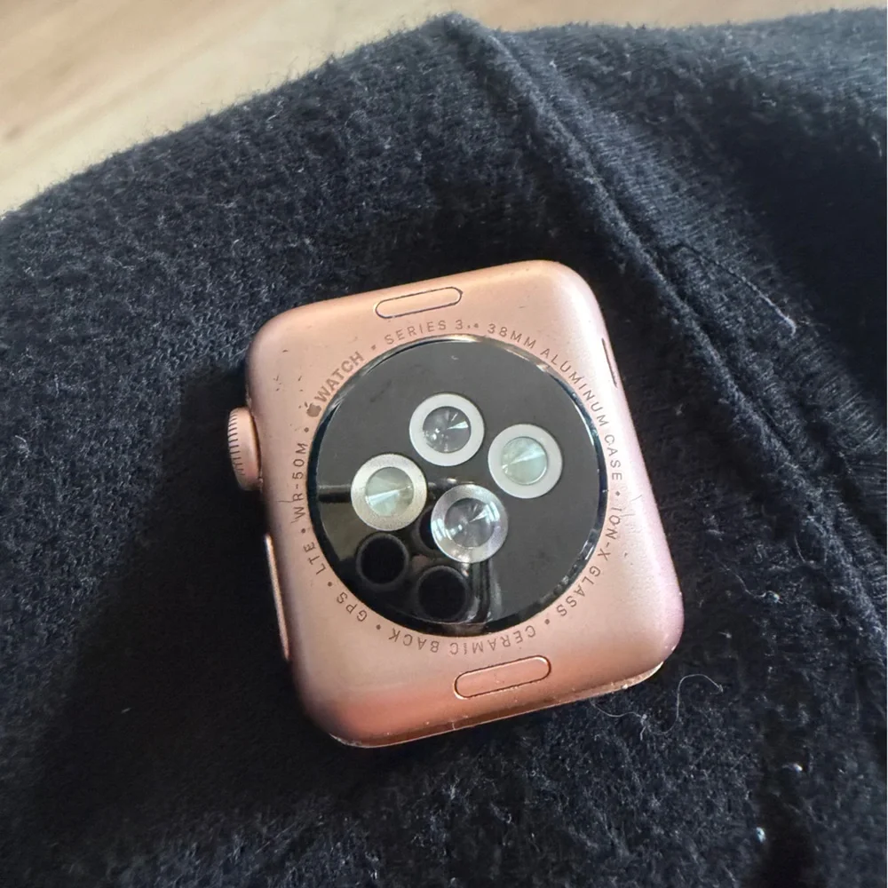 Apple Watch Series 3 38mm Rose Gold Aluminum GPS Smartwatch Reset